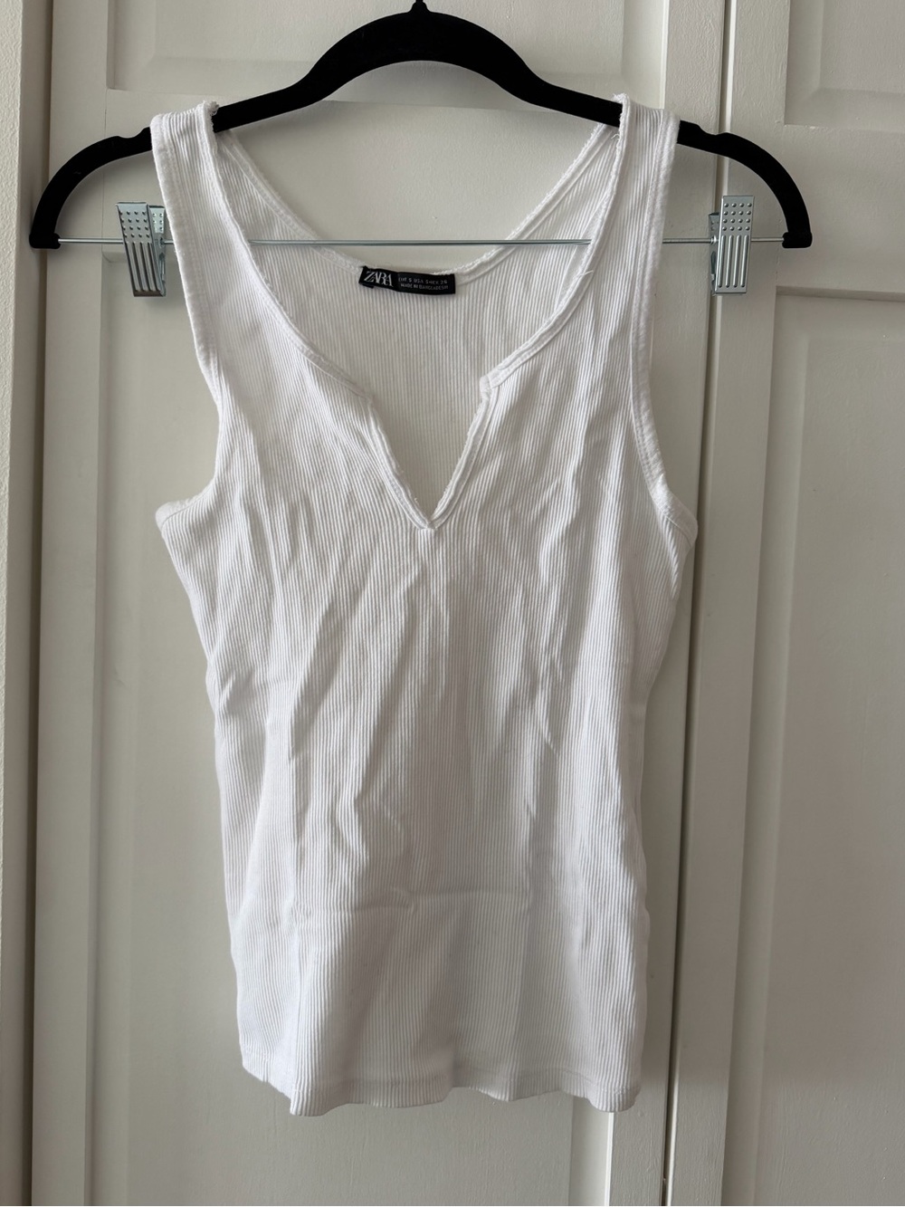 Zara White Ribbed Notched V-Neck Tank Top Size S Like New Cotton Basic